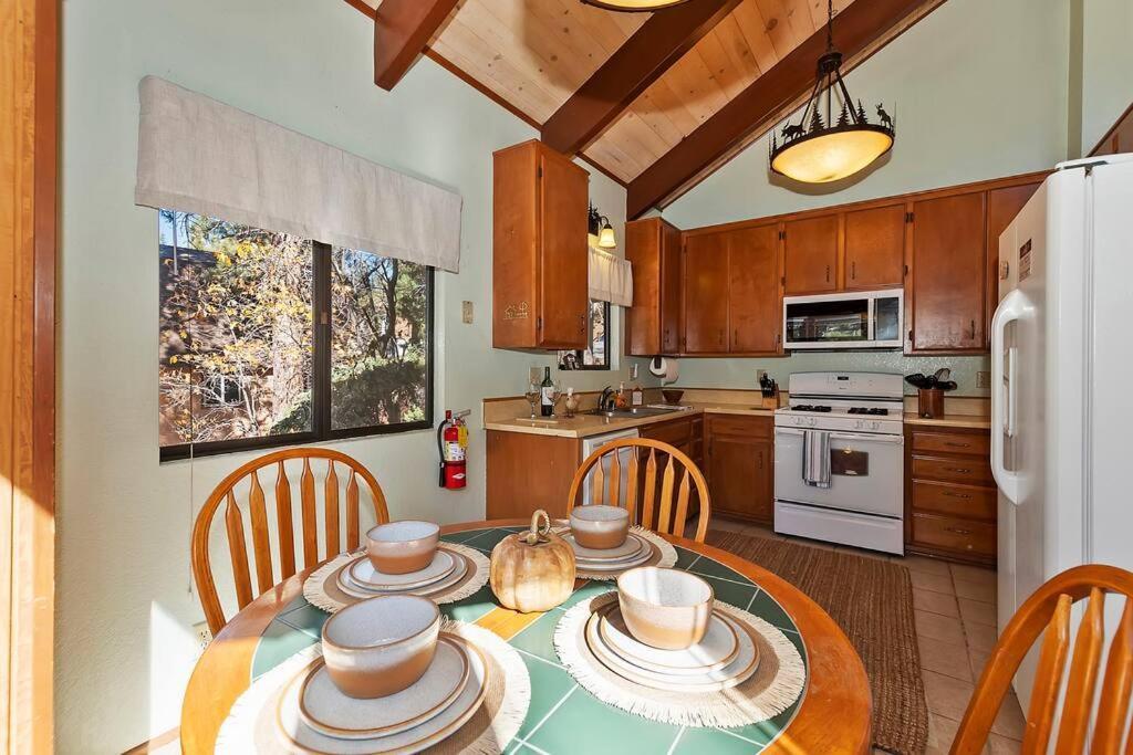 Everwood Serenity Treehouse Ontrail Head/Sledding Villa บิ๊กแบร์เลค ภายนอก รูปภาพ