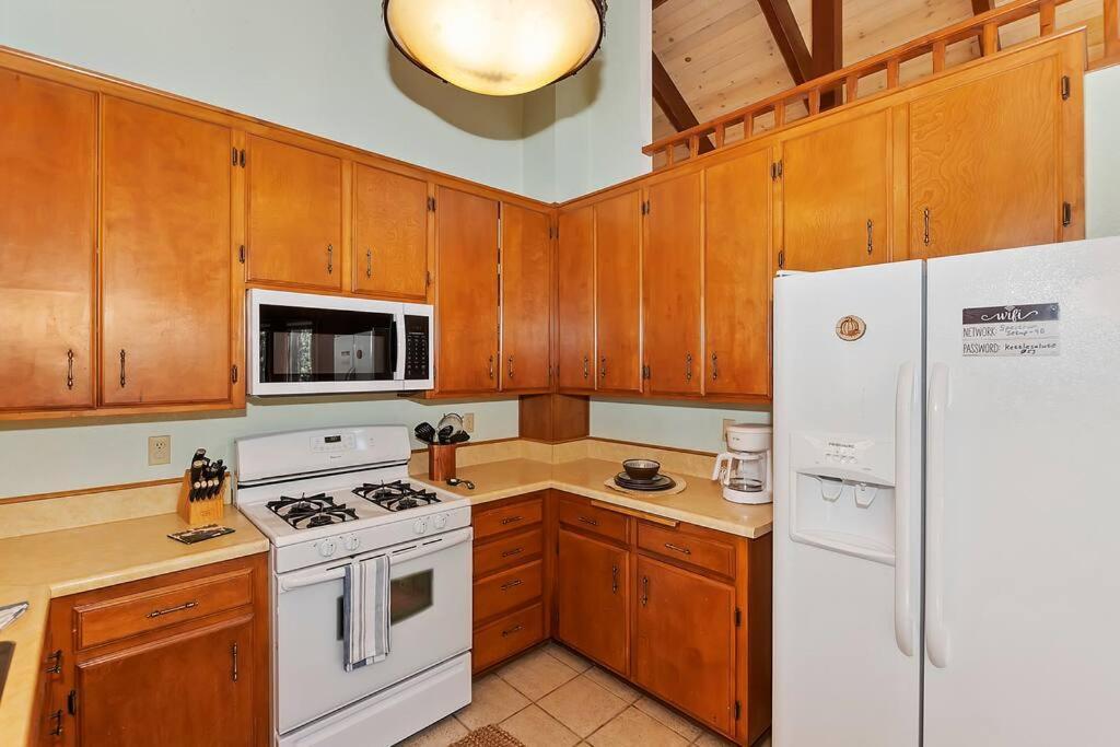 Everwood Serenity Treehouse Ontrail Head/Sledding Villa บิ๊กแบร์เลค ภายนอก รูปภาพ