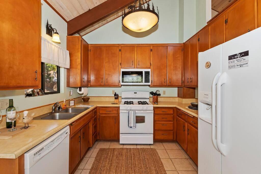 Everwood Serenity Treehouse Ontrail Head/Sledding Villa บิ๊กแบร์เลค ภายนอก รูปภาพ