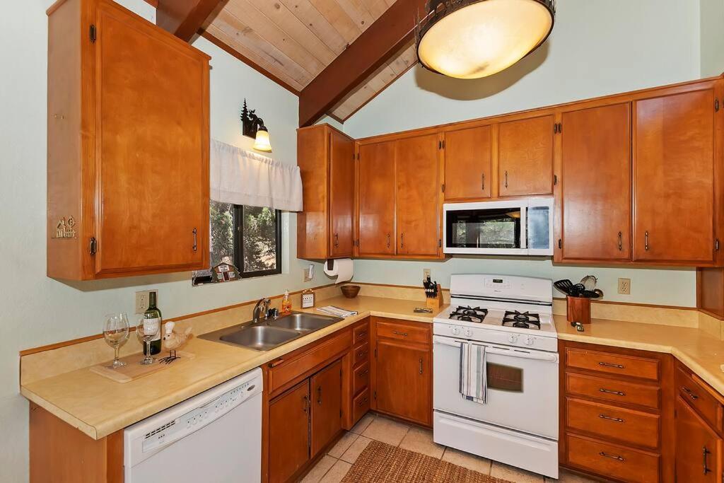 Everwood Serenity Treehouse Ontrail Head/Sledding Villa บิ๊กแบร์เลค ภายนอก รูปภาพ
